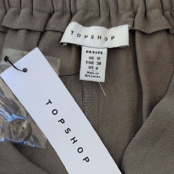 NWT Topshop Tailored Pleat Front Gray Brown Bermuda Flow Shorts - Size 6 Petite - Picture 7 of 9
